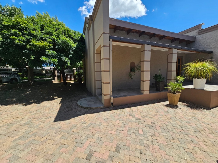 5 Bedroom Property for Sale in Panorama Free State